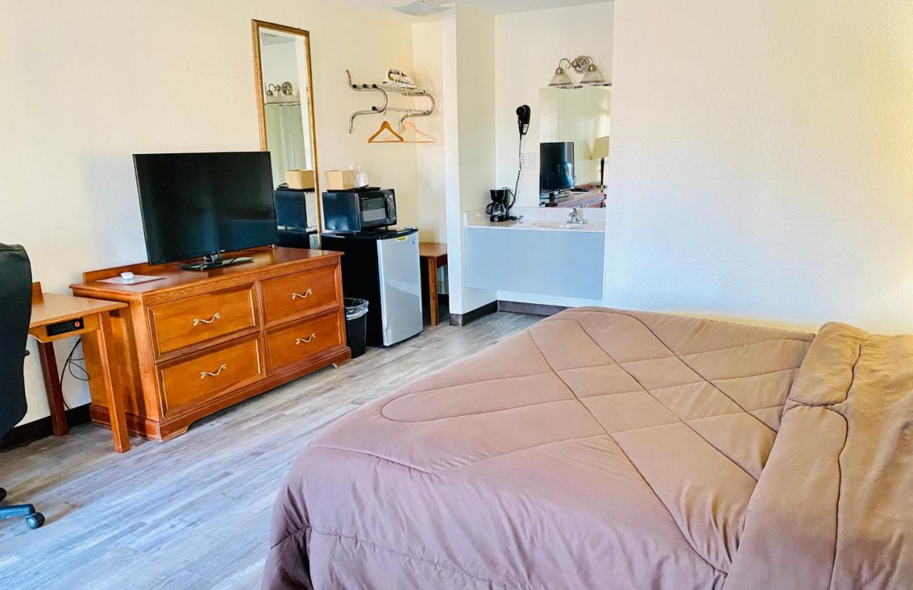 Ozark Inn & Suites Экстерьер фото