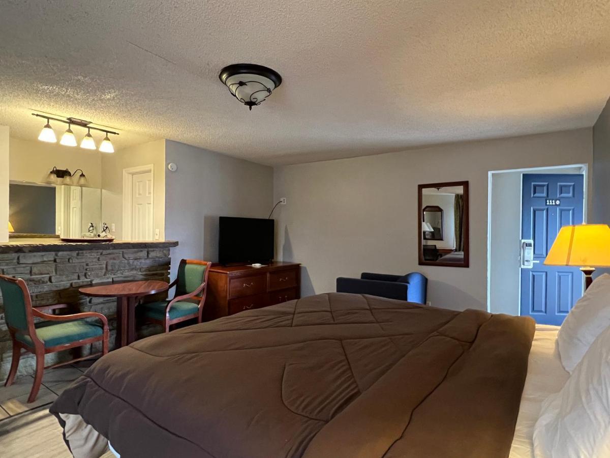 Ozark Inn & Suites Экстерьер фото