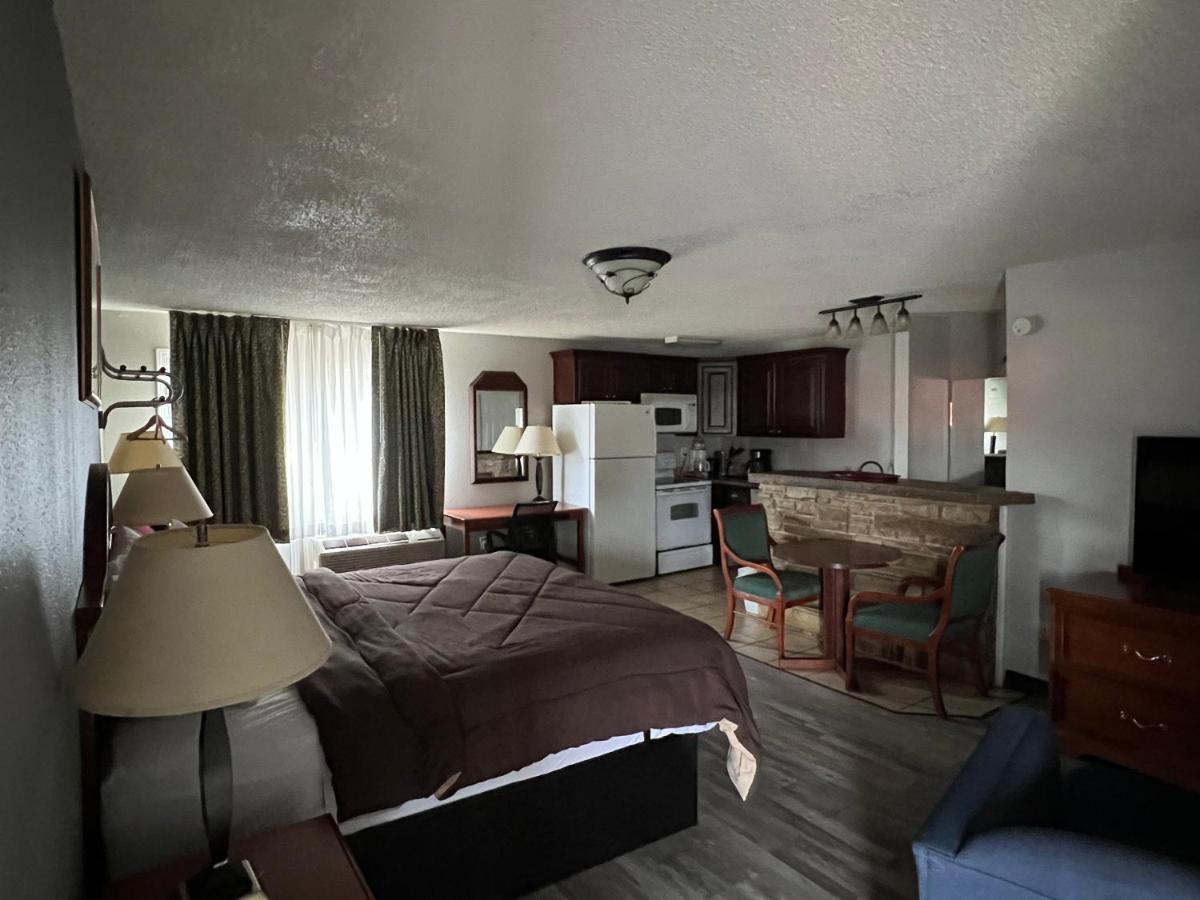 Ozark Inn & Suites Экстерьер фото
