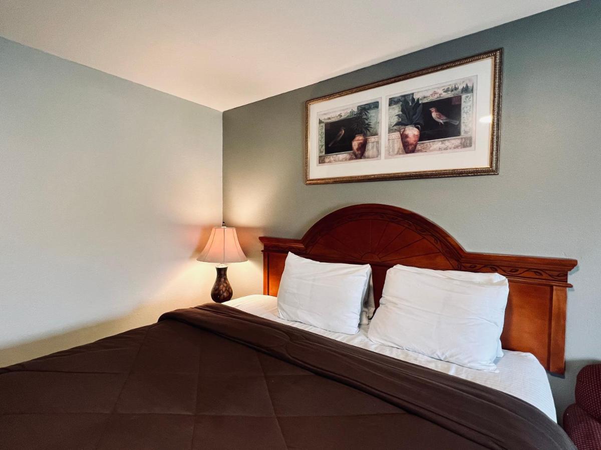 Ozark Inn & Suites Экстерьер фото