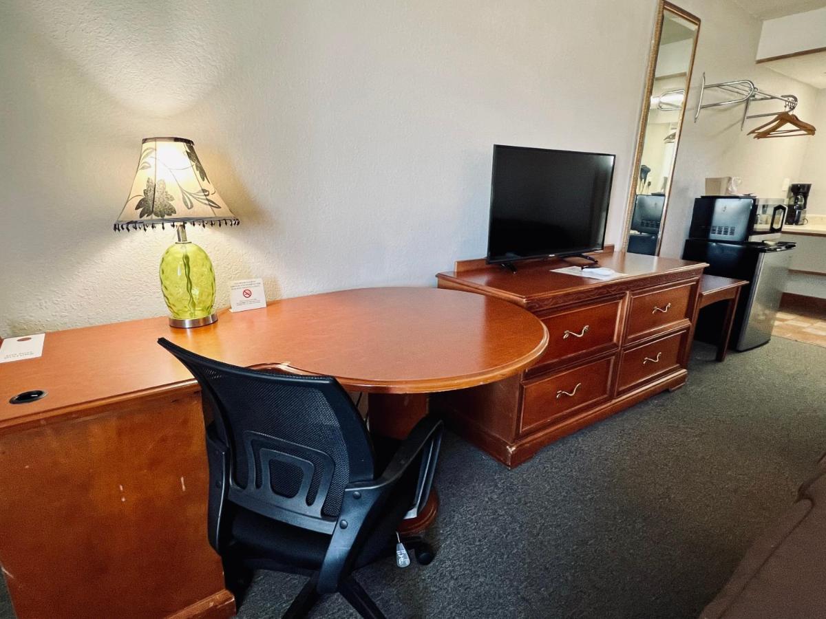 Ozark Inn & Suites Экстерьер фото