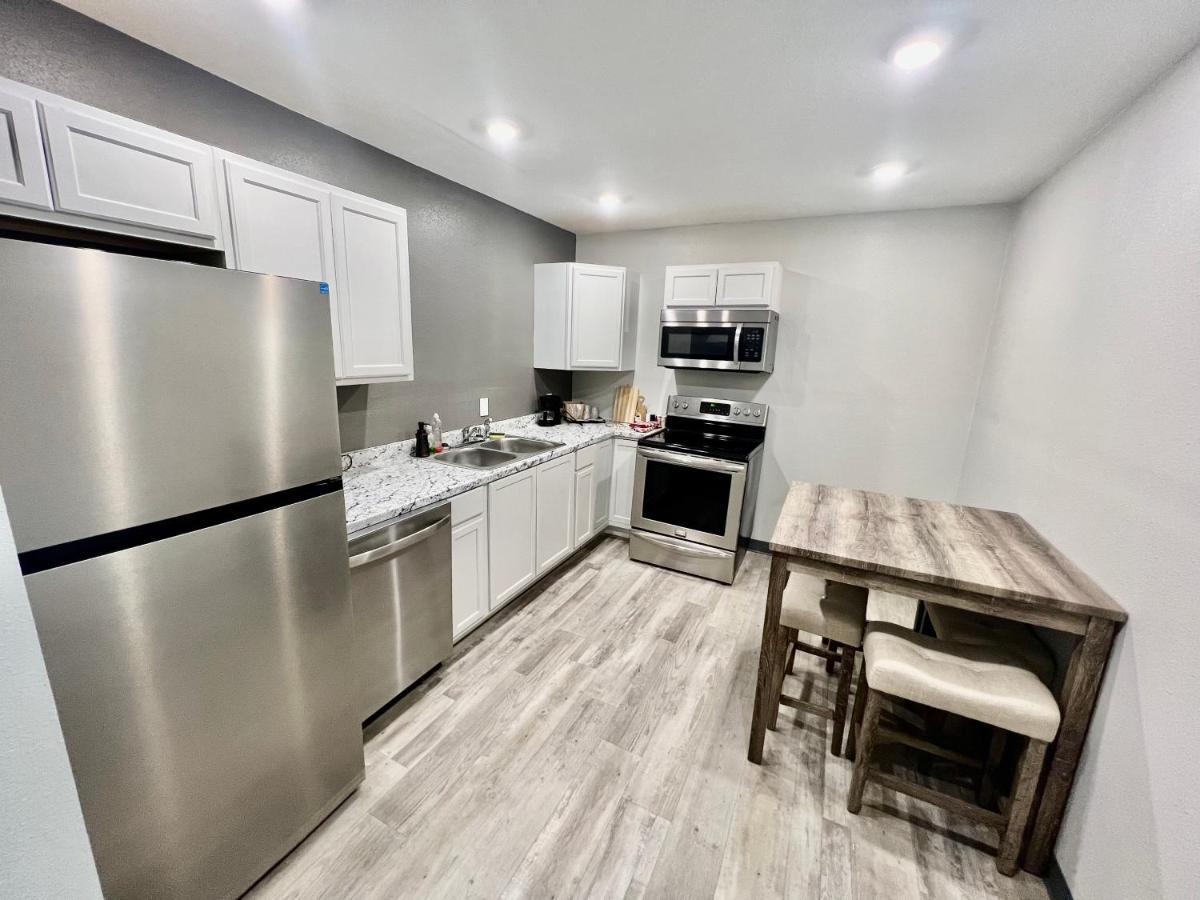 Ozark Inn & Suites Экстерьер фото