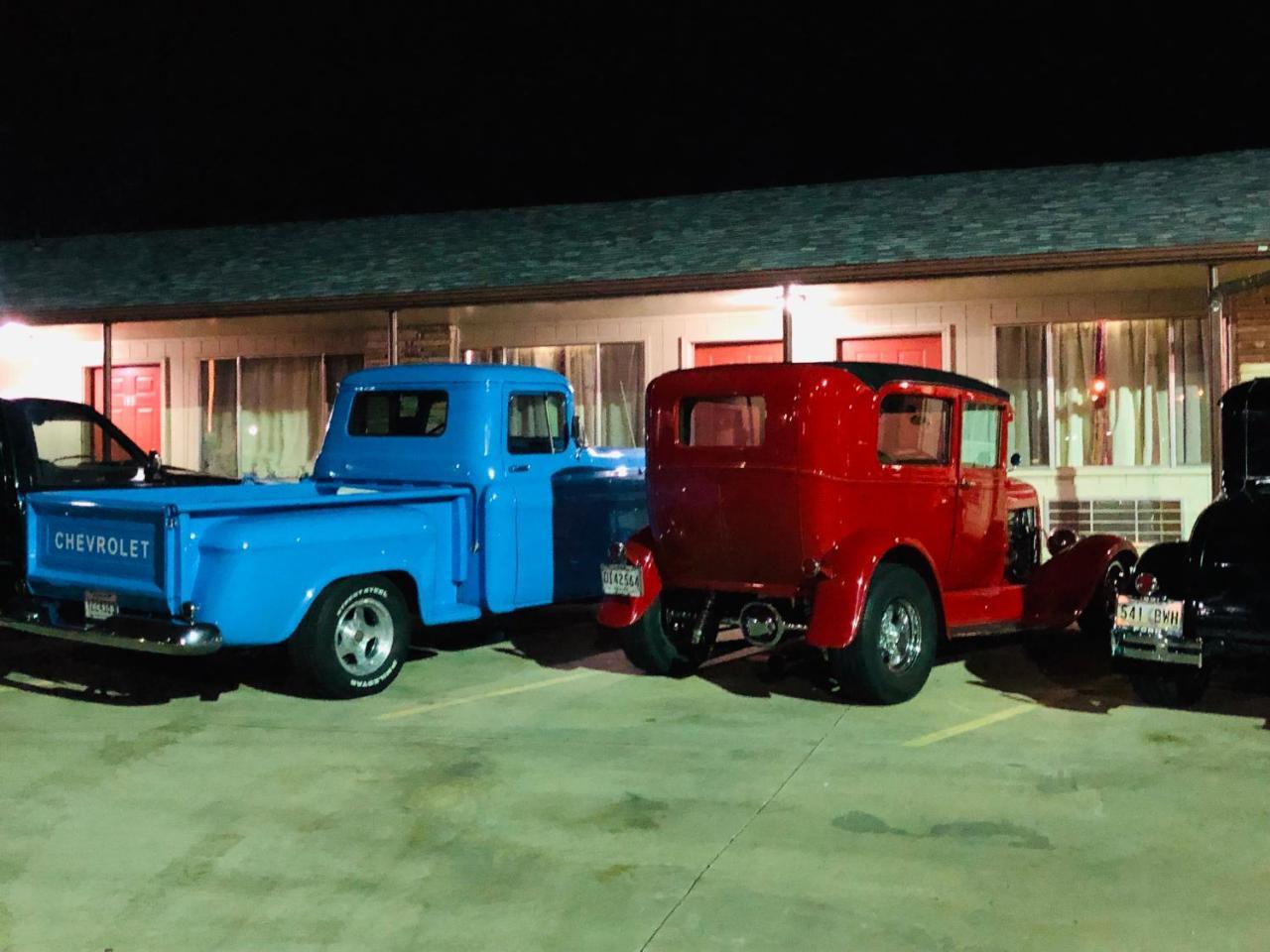 Ozark Inn & Suites Экстерьер фото