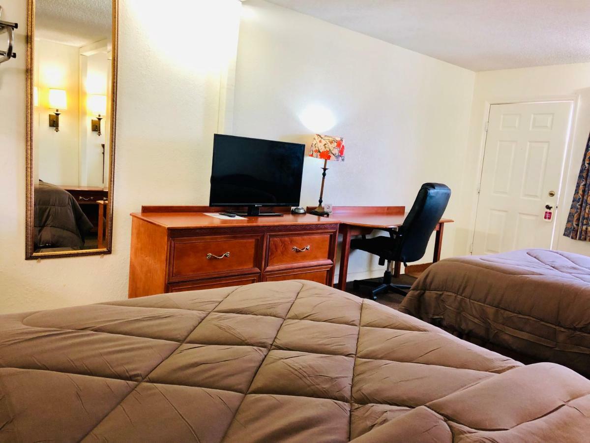 Ozark Inn & Suites Экстерьер фото