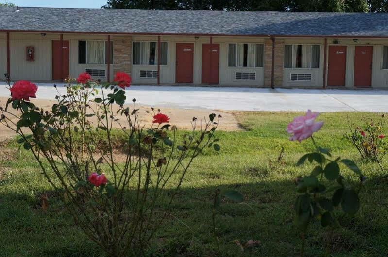 Ozark Inn & Suites Экстерьер фото