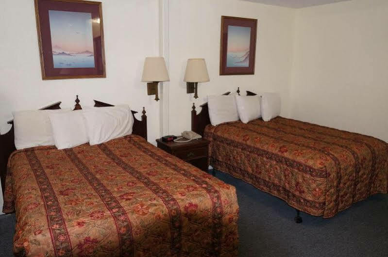 Ozark Inn & Suites Экстерьер фото