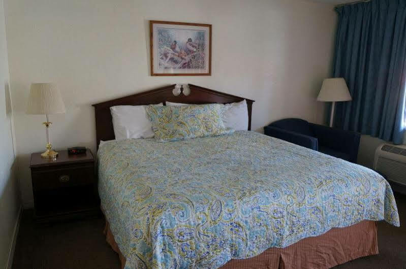 Ozark Inn & Suites Экстерьер фото