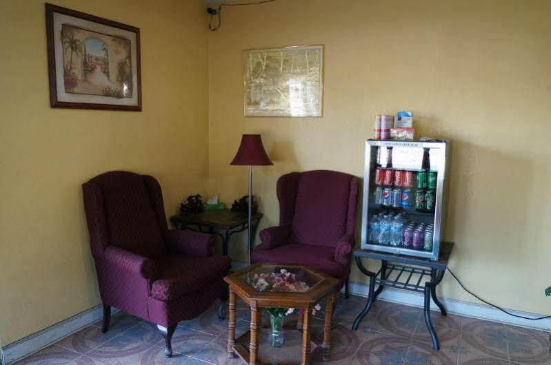 Ozark Inn & Suites Экстерьер фото